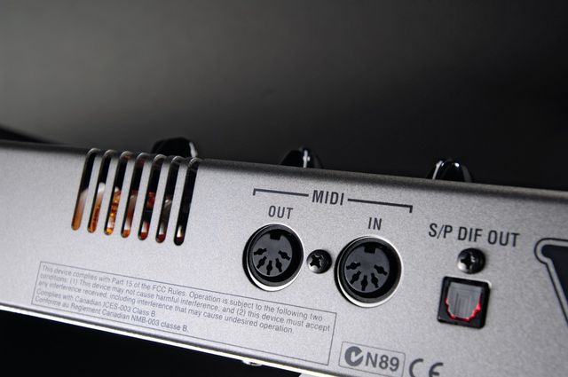 Vox Tonelab LE The Tonelab's outputs can be connected in stereo or mono.